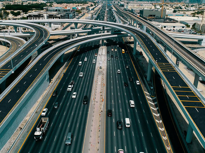 دبي تبدأ بتنفيذ مشروع "التذكرة الإلكترونية" للمواقف